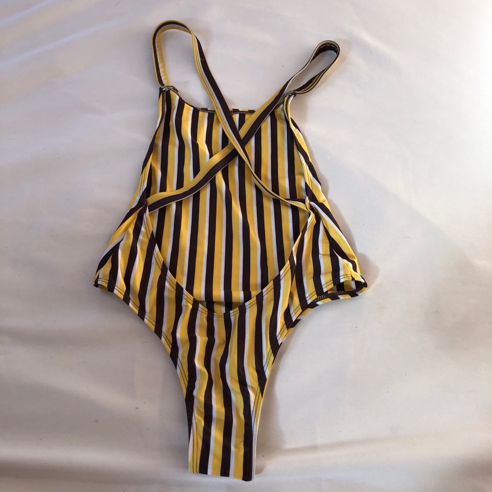 Striped bikini - Picture 2 of 3